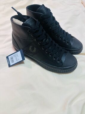 Fred Perry Black Leather Hughes Mid High-Top Sneakers NWT - Women’s 8.5/Men’s 7